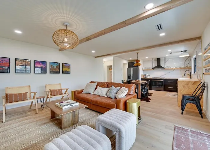 Stylish Flagstaff Home Close To Hiking And Fishing!